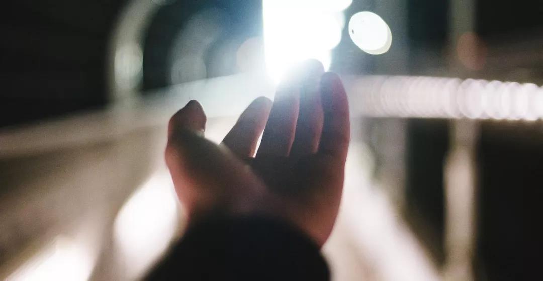 见证：祂带领我走过人生的阴影，仍看见阳光普照。